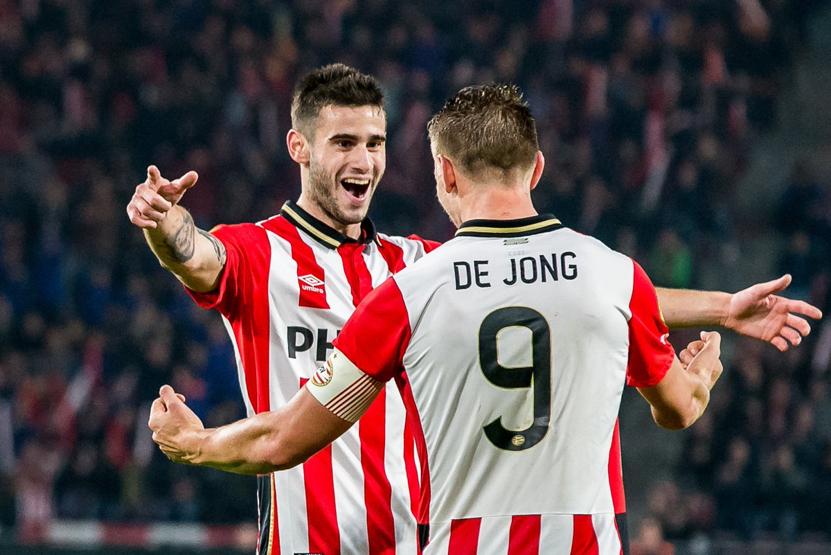 NOSsport's tweet photo. Een uur mag Genemuiden hopen op een bekerstunt bij @PSV, daarna gaat het hard. #psvgen https://t.co/WMEfERAFBm https://t.co/5douma3scc
