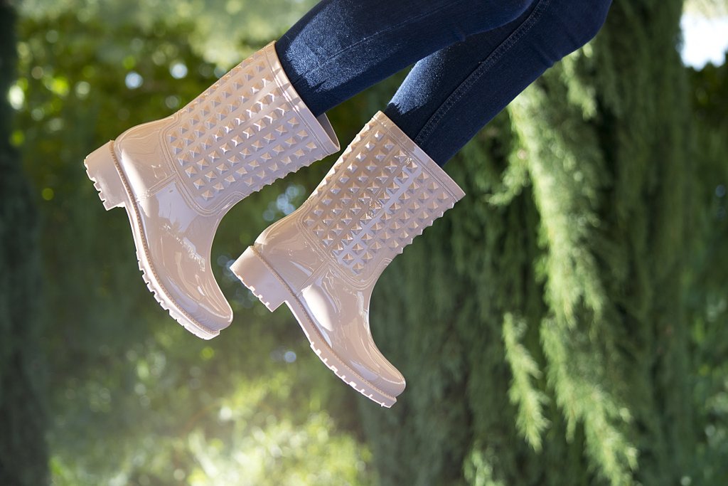 shif_store's tweet photo. Disfrutar de los días de lluvia es posible con las botas de agua tacks ! Disponibles aquí https://t.co/uRK0EhBRV4 https://t.co/n1xaapdQs6