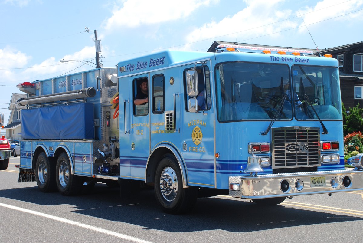 dunesmaz's tweet photo. A blue fire truck! https://t.co/7vN72Z4Jem