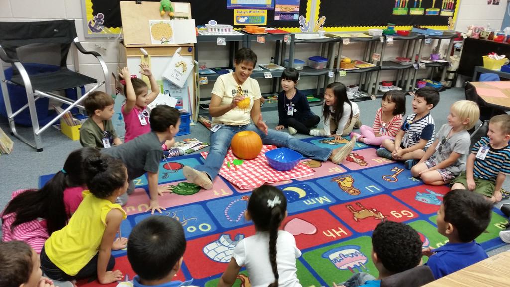 lazoghbi's tweet photo. Pumpkin investigating in pre_k. https://t.co/J3fWa11SMR