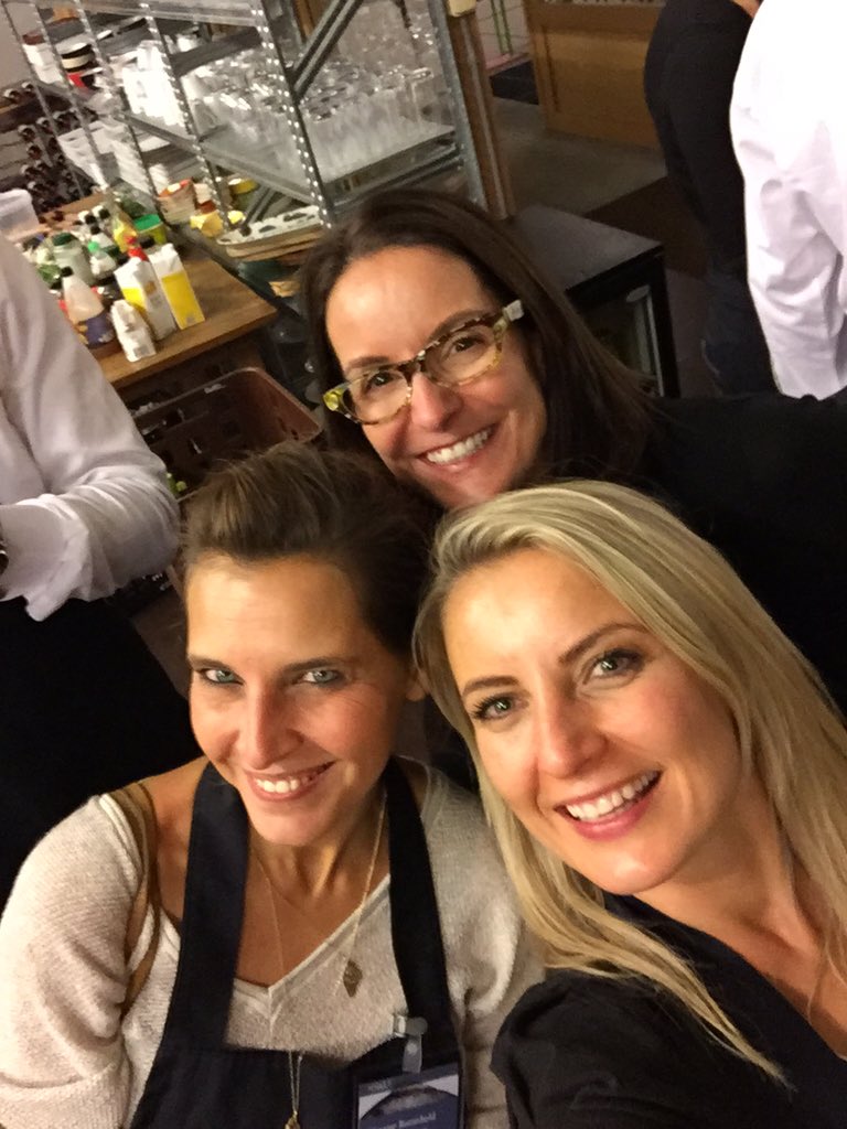 mariyadonat's tweet photo. Selfie time #inahyattworld with @samiebarr @SRoemheld ! #Hyatteame we ❤️ it! https://t.co/7MaZdIwY4s