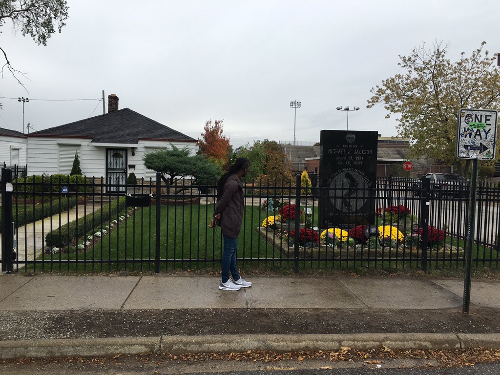 PAPPYKOJO's tweet photo. Most Important Day Of My Life. Michael Jackson's Childhood Home. 💔 https://t.co/FOqi6v18fK
