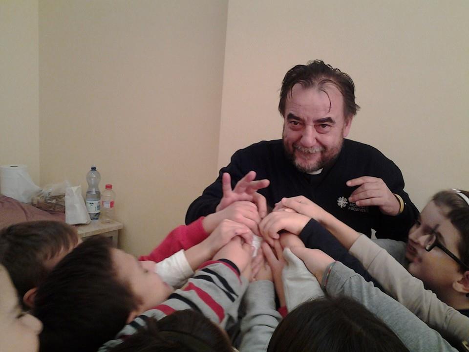 CaritasBN's tweet photo. #CuoriGrandi quelli dei bambini della III B Scuola Primaria "Pacevecchia" I.C. "F. TORRE" DI BN https://t.co/ndM2TROD4K
