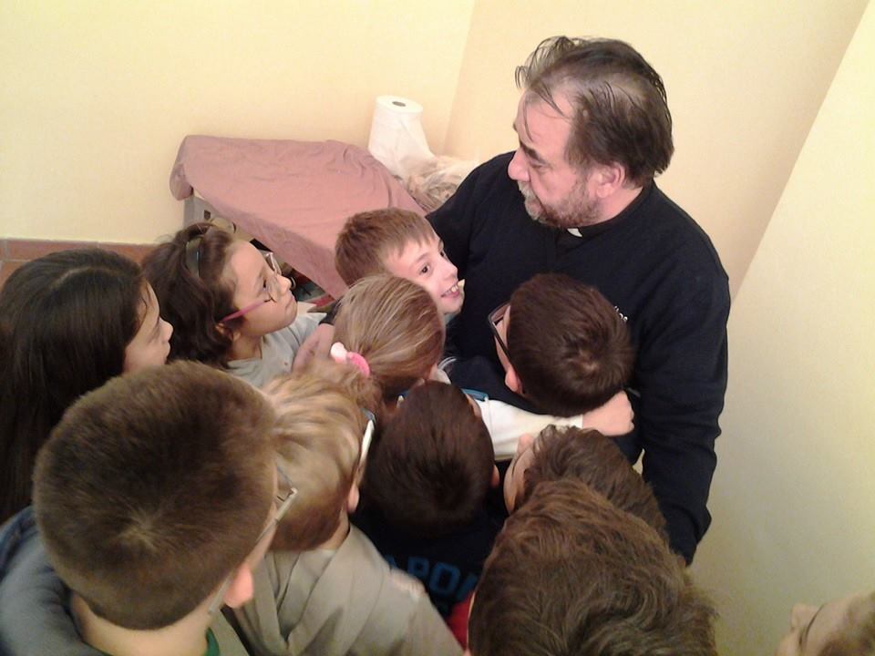 CaritasBN's tweet photo. #CuoriGrandi quelli dei bambini della III B Scuola Primaria "Pacevecchia" I.C. "F. TORRE" DI BN https://t.co/ndM2TROD4K