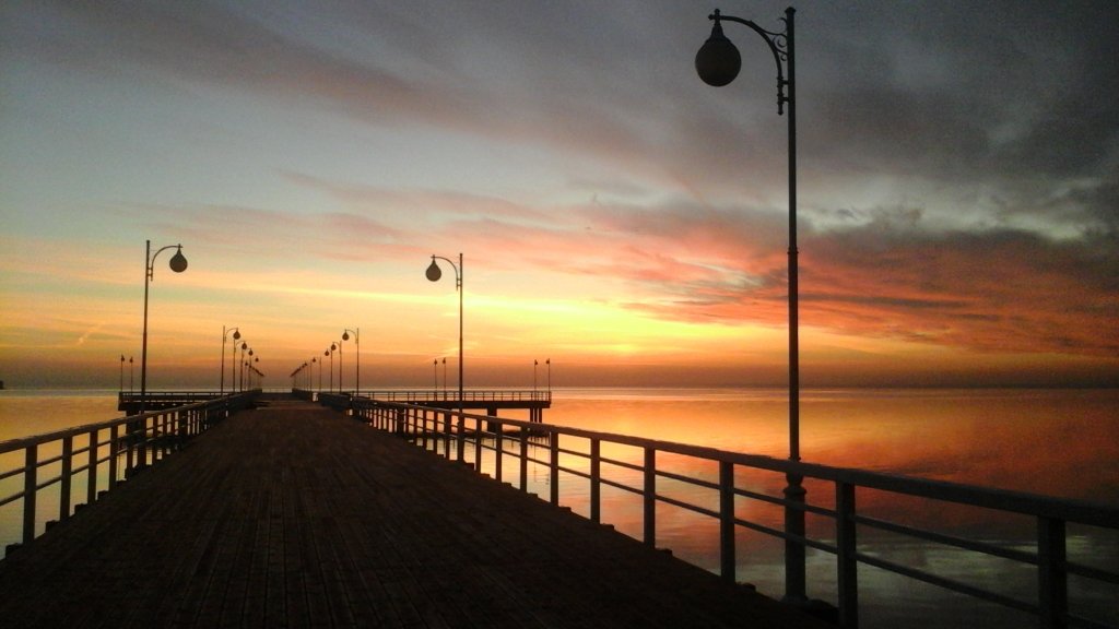 MarcinMaziarz's tweet image. Irena #Santor pewnie zatweetowałaby coś o pustym molo w Juracie. :) Gone to #Hel. :)