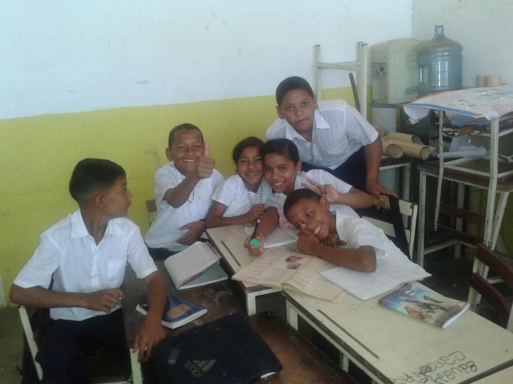 Corpobolivar's tweet photo. Cnel Efren Hernandez@Corpobolivar visita Escuelas Parroquia Zea https://t.co/lClmZca7bo