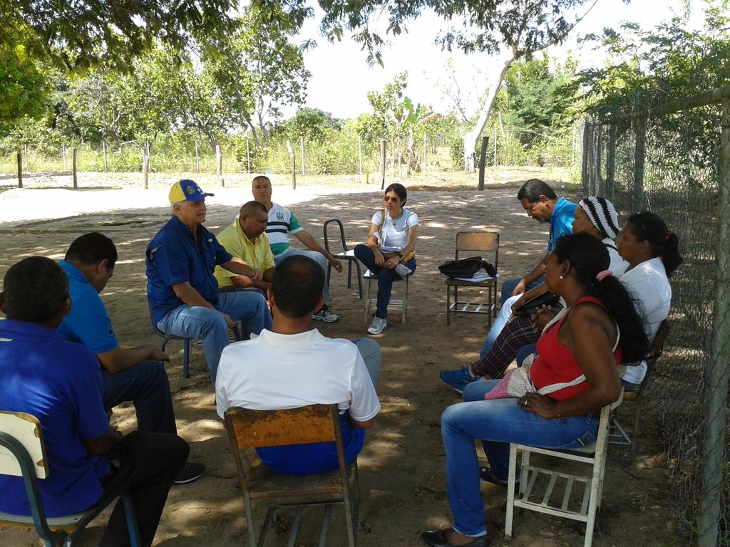 Corpobolivar's tweet photo. Cnel Efren Hernandez @Corpobolivar   reunion jefes OLP y UBCH  en Cerro e Mono Parroquia Zeals https://t.co/tYX5Vt24AO