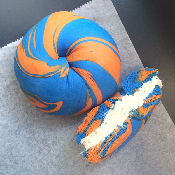 HollyHamy's tweet photo. I think it's the week to have a METS BAGEL!! @thebagelstore. https://t.co/kPKu5FQjLn