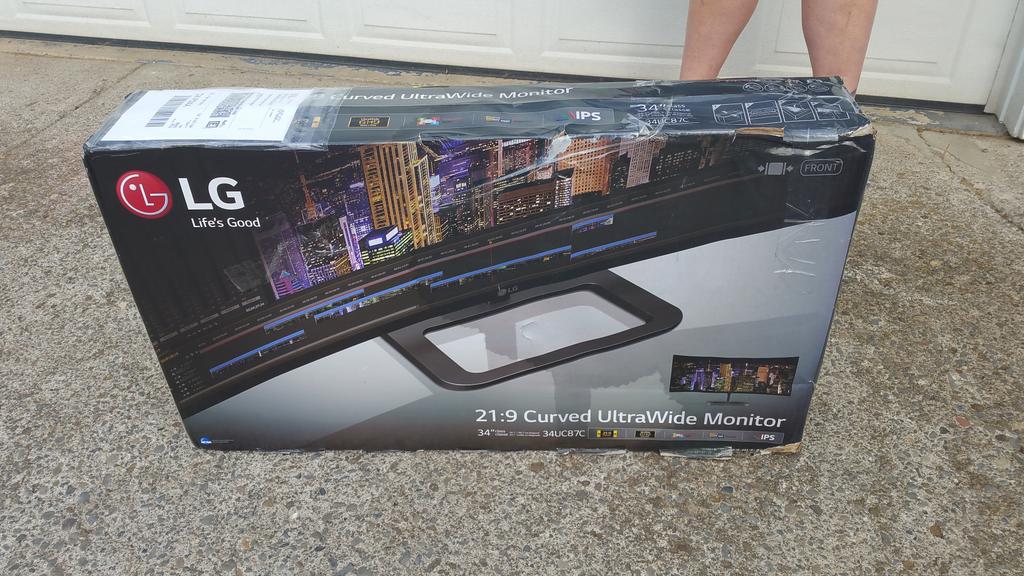 Wa_4runner's tweet photo. @LGUS I got a monitor from the @UltraWide_Fest and when it showed up it was soaking wet! What can I do to fix this? https://t.co/Nor7b4Tmp8