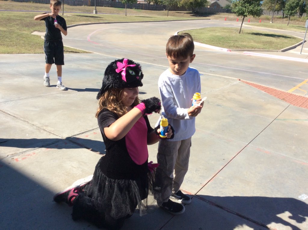 PHEMusicMakers's tweet photo. Blowing bubbles-for recorder playing in 3rd grade.  Thanks @woodwaymusic for the great idea! #ccetlap #music3 https://t.co/qkcd7Hqib8