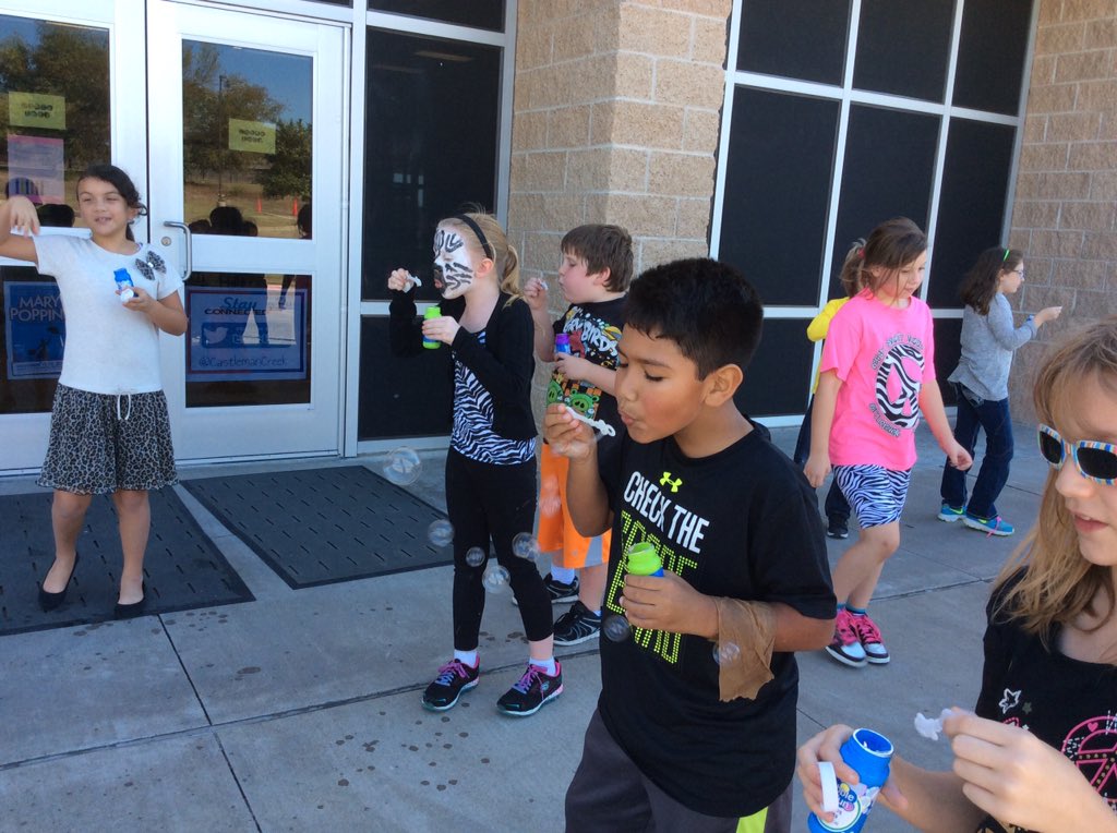 PHEMusicMakers's tweet photo. Blowing bubbles-for recorder playing in 3rd grade.  Thanks @woodwaymusic for the great idea! #ccetlap #music3 https://t.co/qkcd7Hqib8