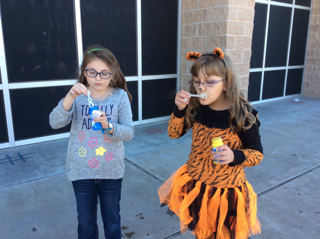 PHEMusicMakers's tweet photo. Blowing bubbles-for recorder playing in 3rd grade.  Thanks @woodwaymusic for the great idea! #ccetlap #music3 https://t.co/qkcd7Hqib8