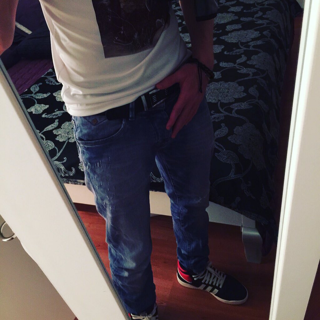 Z9Mike's tweet photo. #freestyle #jeans #adidas https://t.co/ojD9mSZ2Bb