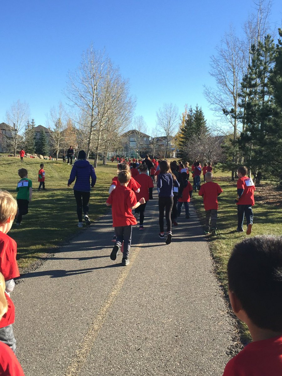 MrsQuilley's tweet photo. @CranstonSchool students in the Cranston Running Club running their race. https://t.co/0ee3sg2Wvp