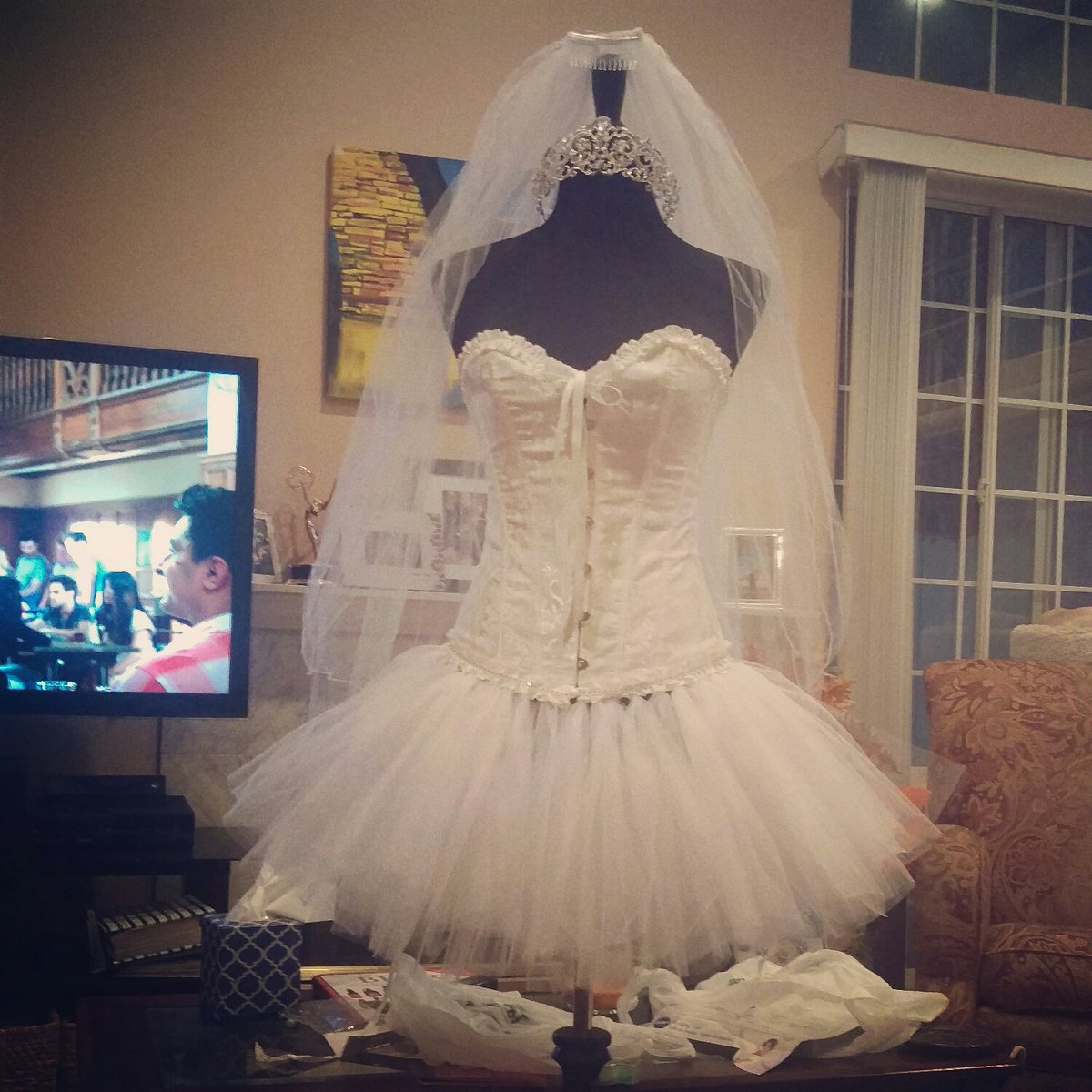 _Chelsea_Ann_'s tweet photo. Working on my Halloween costume. Hopefully will have it finished this day. #bride #mailorder #Halloween2015 https://t.co/JJVONnT0w9