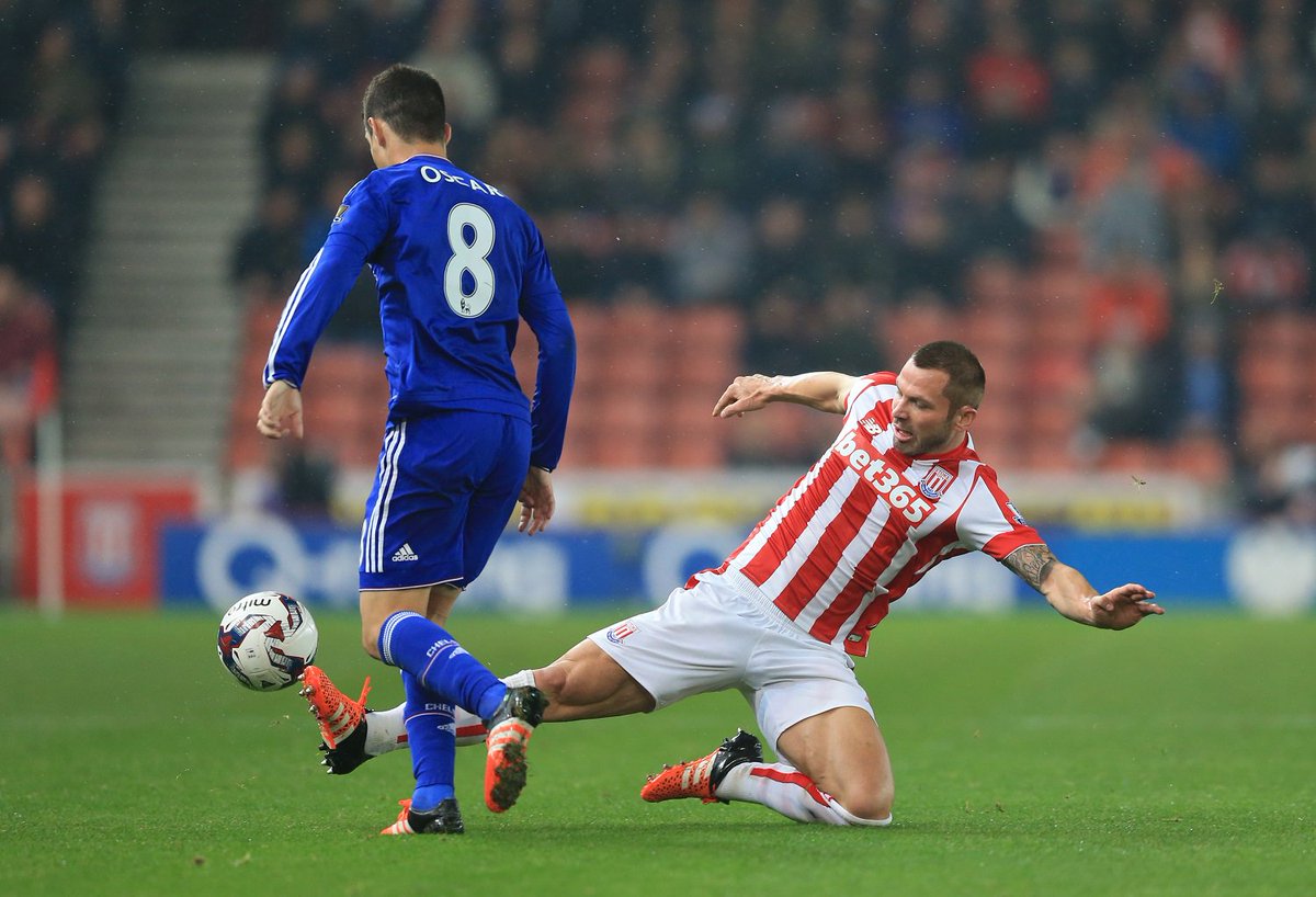ChelseaFC's tweet photo. Half-time: Stoke City 0-0 Chelsea. #CFCLive https://t.co/2KhGjFhohR