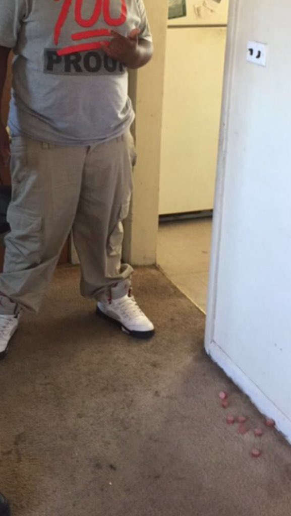 SQUlDZ's tweet photo. Bruh how you gon just casually have cut up hot dogs on the carpet RT "@troytheblackguy : YA BOY FRESH💯" https://t.co/FAfbYtAIkk