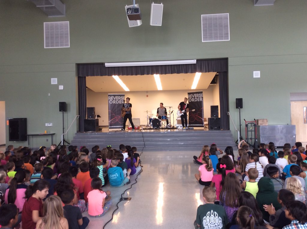 MrsWard1stGrade's tweet image. Anti-bullying Assembly. #ReverseOrder #awesomeassembly #rockon #lombardibears