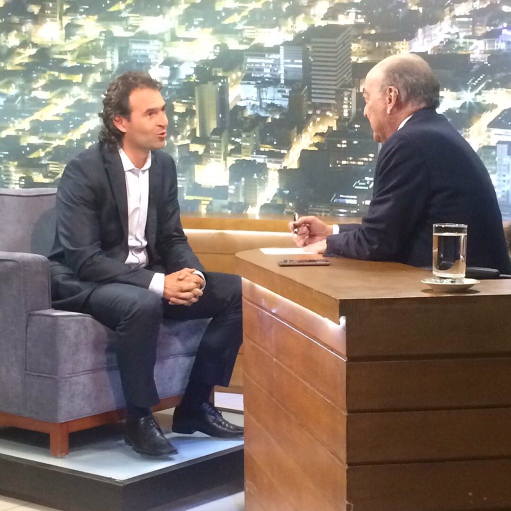 FicoGutierrez's tweet photo. A las 8:50pm una buena conversación con Yamid Amat en @CMILANOTICIA. #FedericoAlcalde https://t.co/IzTkpGsC5L