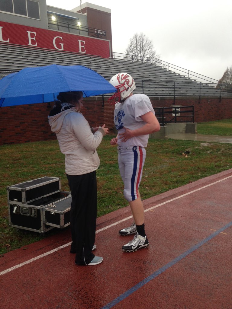 hrfoster16's tweet photo. Needing to tape in the rain @StudentATProbs https://t.co/IEnXrXwppl