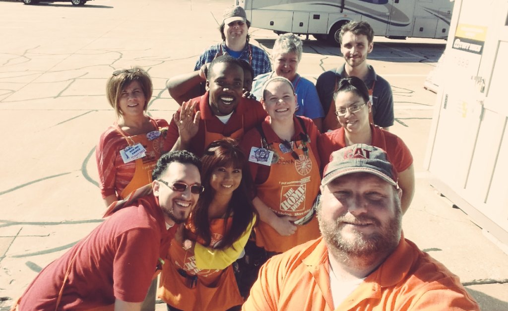 TuffShedMesquit's tweet photo. #SpecialtyTuesday @tuffshed PK @HomeDepot 6503-Forest Central. Thanks Guys. #GetItInstalled @JskywalkerJ @VombergH https://t.co/8UFjyyKQkN