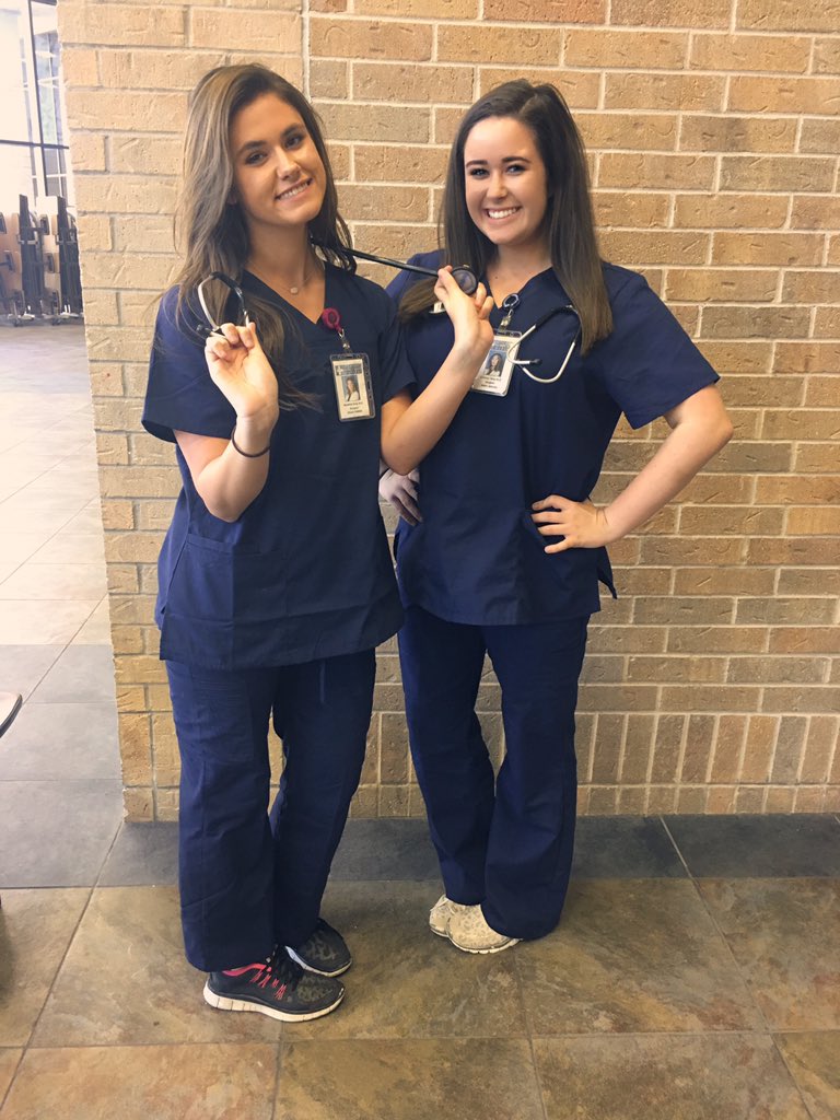 taychammons's tweet photo. Hey, thanks for being my person. You rock #HomecomingWeek2015 https://t.co/IuZlC7QY9P