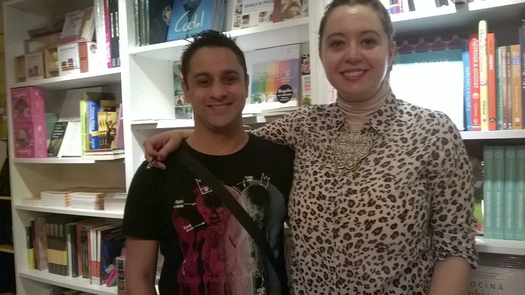 BeniteChico's tweet photo. Con María Zaragoza en la presentación de su libro "Diario imaginario de la mujer tigre". https://t.co/xzLh4NcZSW