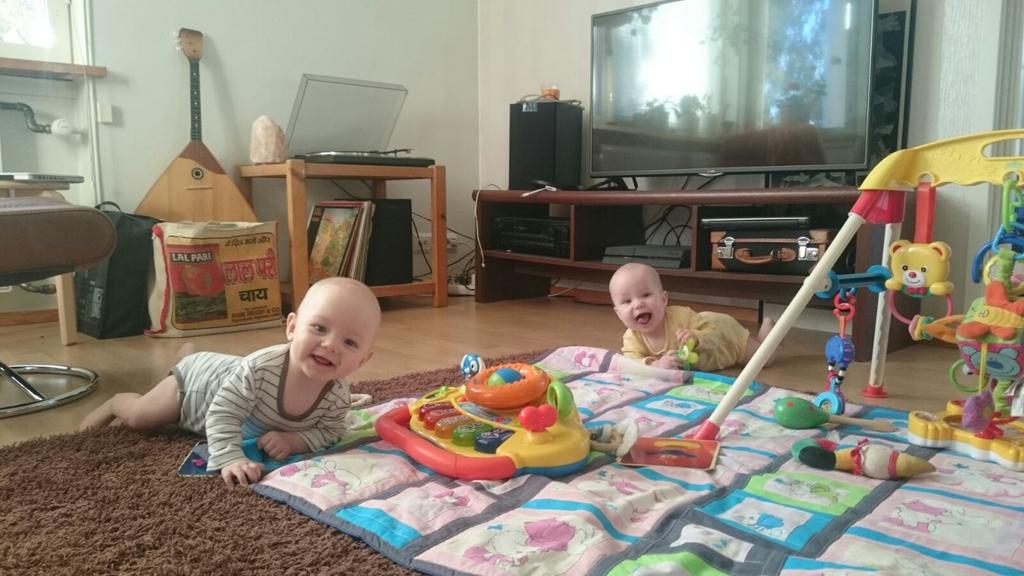 Amr2589's tweet photo. @MelKirwa yup I have twins of 7 months old, they are the main reason I'm freezing here in Finland :) https://t.co/sdkXr5JpYo
