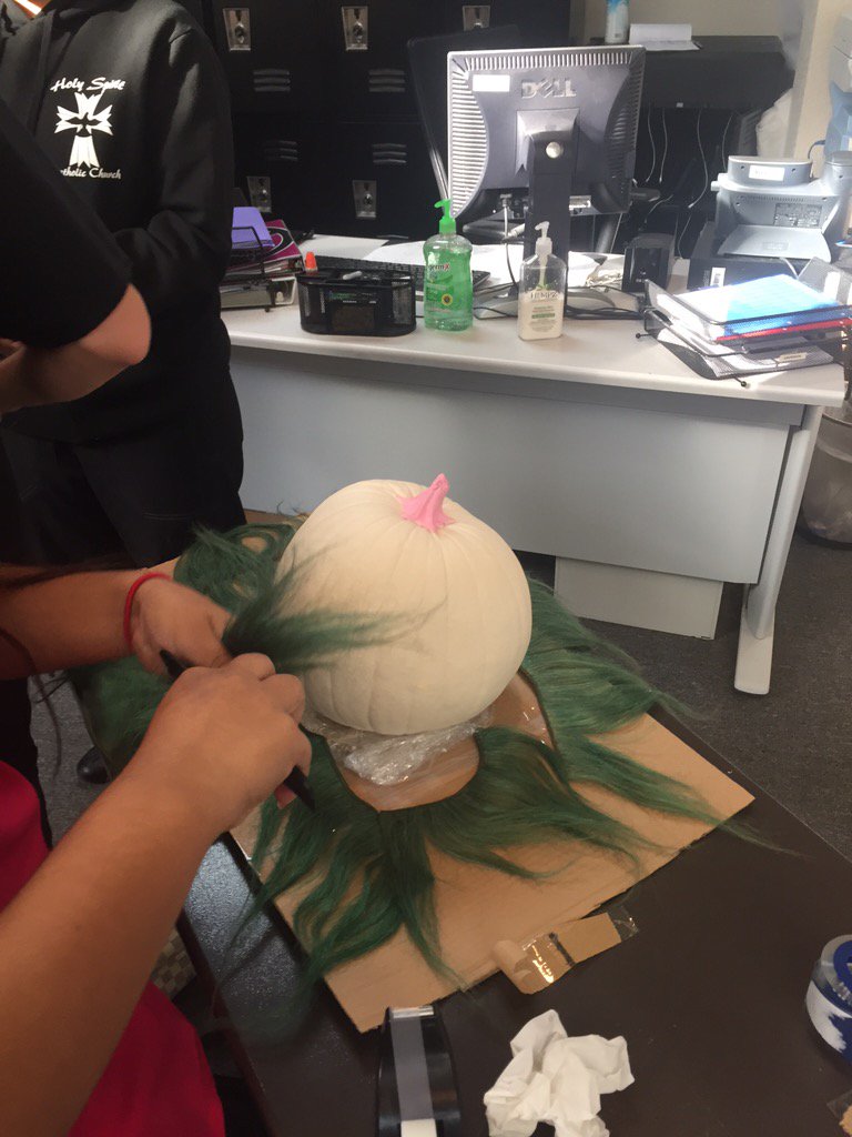 rose_emerald_'s tweet photo. Pumpkin designing for the contest coming up today in #cosmo1 #the6505cosmo1 #the6505 https://t.co/97ggLQufgA