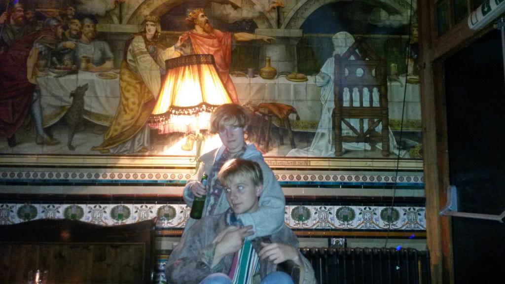 Varjak_band's tweet photo. Warming up by the lamp for tonight's set

Sea girls on soon so get here quick

@symptomaticpres https://t.co/CKrhgEjJw7