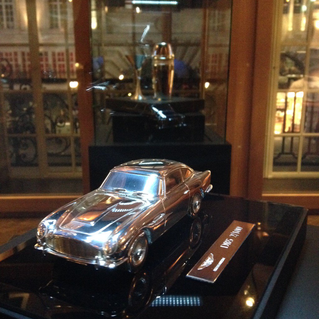 Bond_Lifestyle's tweet photo. Admiring the stunning silver Aston Martin DB5 model by @grantmacdonaldS Silversmiths #timeless100 @HotelCafeRoyal https://t.co/gFNZMZKq8j