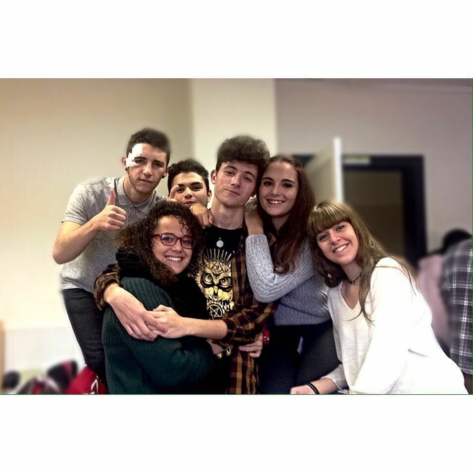 RaqueelMS's tweet photo. La foto es horrible, todo nuestro encanto a flor de piel jajaja felicidades waaaaaars @Alvarovader97 #talkingcorner https://t.co/ABs53jTfR1