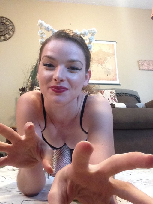 4 pic. rawrrrrr I'm a monster and a hippy and a kitty meow #HappyHalloween #camgirltweet #chaturbate
