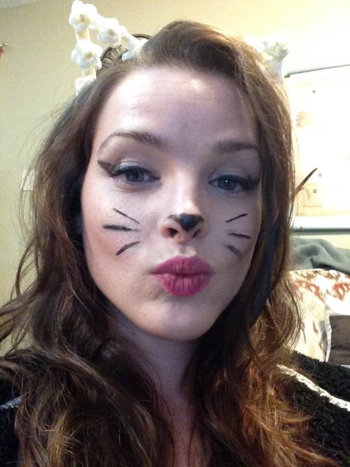 3 pic. rawrrrrr I'm a monster and a hippy and a kitty meow #HappyHalloween #camgirltweet #chaturbate