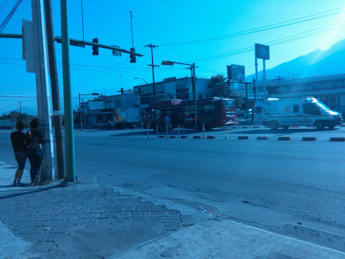 reporteromty's tweet photo. Fotografía del accidente en avenida Lincon. https://t.co/v6R1J2FKcB