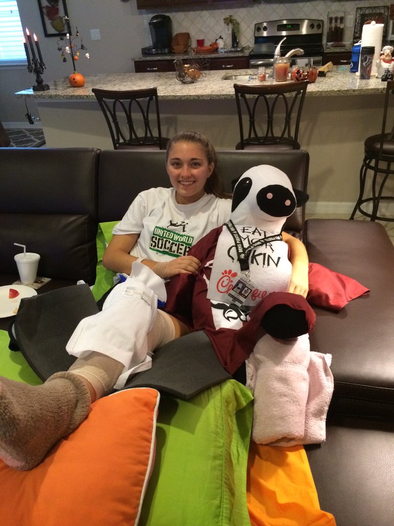 clumpy_BRHS's tweet photo. Glad I could be there to support Kennedy through surgery today! Best of luck as she begins her recovery 💗🐮⚽️ https://t.co/jloiQITdlQ