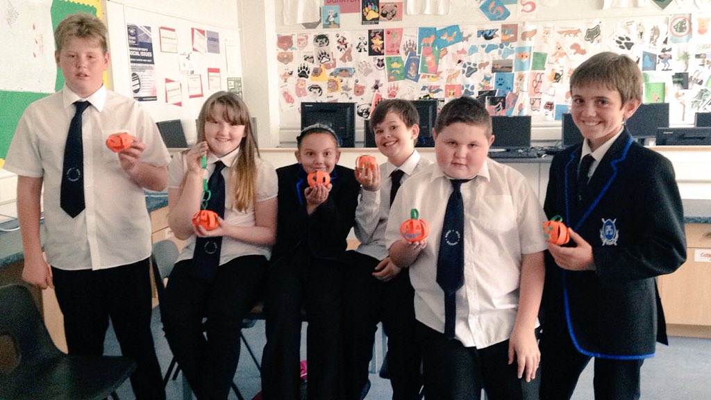 RossHighFCT's tweet photo. Great fun today in class with S1s getting prepared for Halloween! #paperpumpkins https://t.co/MVAVFf4RwP
