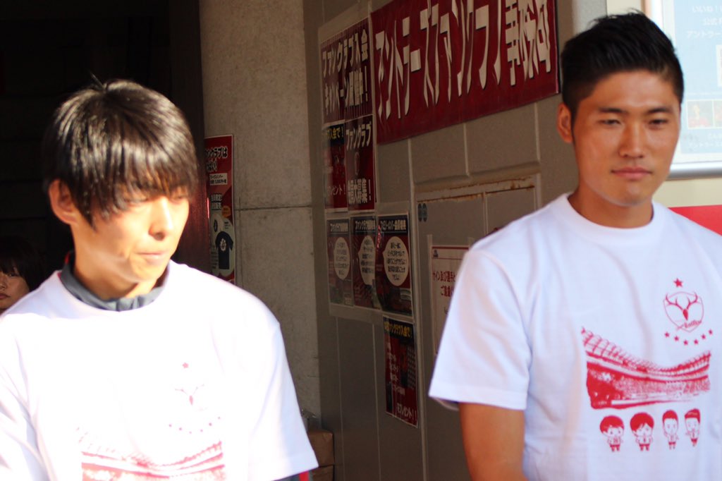 Kumami Sur Twitter イケメン通訳カンヘンさんは近くで見るとさらにイケメンなのにどの写真みてもこんな感じ 残念 W オープンスタジアムでは一人一人丁寧な握手とお辞儀で好感度up ソッコちゃんの隣で頑張ってました T Co Nzq6nqyikl