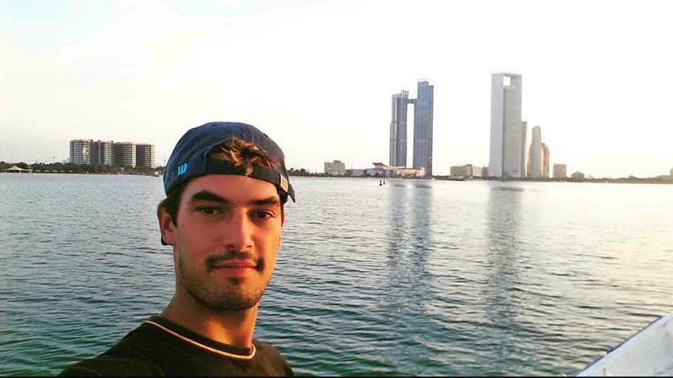 JordixJoan's tweet photo. Os presentamos al tercer #ESP44 el gran @Jorge_MD practicando el selfing en Abu Dhabi! #470ISAF https://t.co/7LQGZ23seS