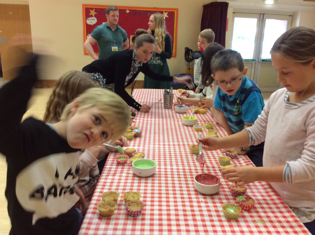 bridgeshanwell's tweet photo. Bridges have had a great past couple of days this half term. We've been baking lots and travelling to Hatton Park!! https://t.co/SMx8xfUltt