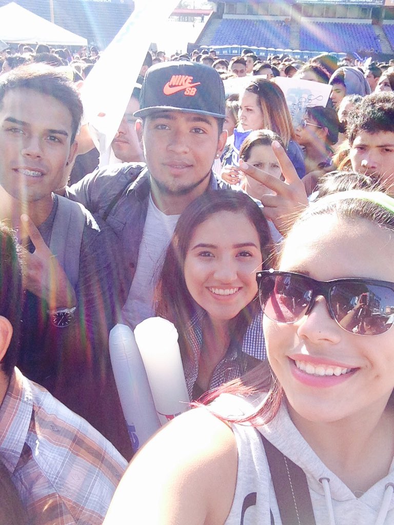 _moniortiz's tweet photo. Como cada año! #Macrojoya2015 #ViveElMacro @LAMEJORFMMTY https://t.co/tPz07HOKVH