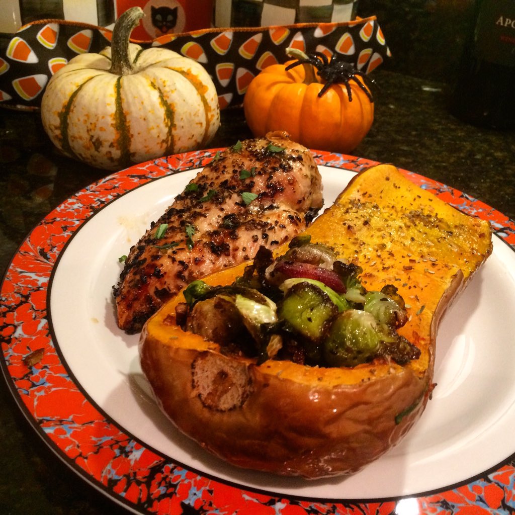 glutenfreeitali's tweet image. #butternut #squash #brusselsprouts #apple #onion #garlic #carrot #herb #crusted #chicken #glutenfree #foodporn #food