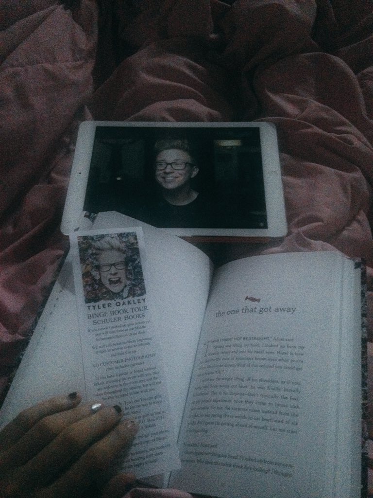 KayleighStoney's tweet photo. what my night consists of. ๐๐ @tyleroakley #BINGEBOOK #BingeYourself #bingetonumber1 #BINGE #PsychoBabble https://t.co/5jkWUJZZhJ