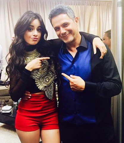 J14PorTi's tweet photo. .@camilacabello97 cumplió su sueño y cantó canciones de @AlejandroSanz en Madrid 😭https://t.co/77bkMQymd8 https://t.co/oNLEUg3lua