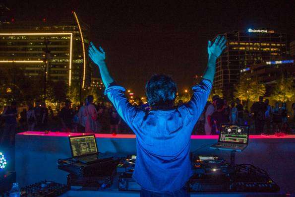 Decks in the Park returns to <a href="/KlydeWarrenPark/">Klyde Warren Park</a> this Thurs. night! Will you be there? klydewarrenpark.org/Things-To-Do/e…