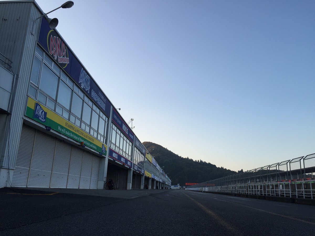 株式会社 岡山国際サーキット V Twitter おはようございます 昨晩降った雨により現在の岡山国際サーキットの路面状況はハーフウェット しかし本日の天気予報は晴れ すぐに乾くと思います 皆様のご来場お待ちしています T Co Rdhvfbwouf