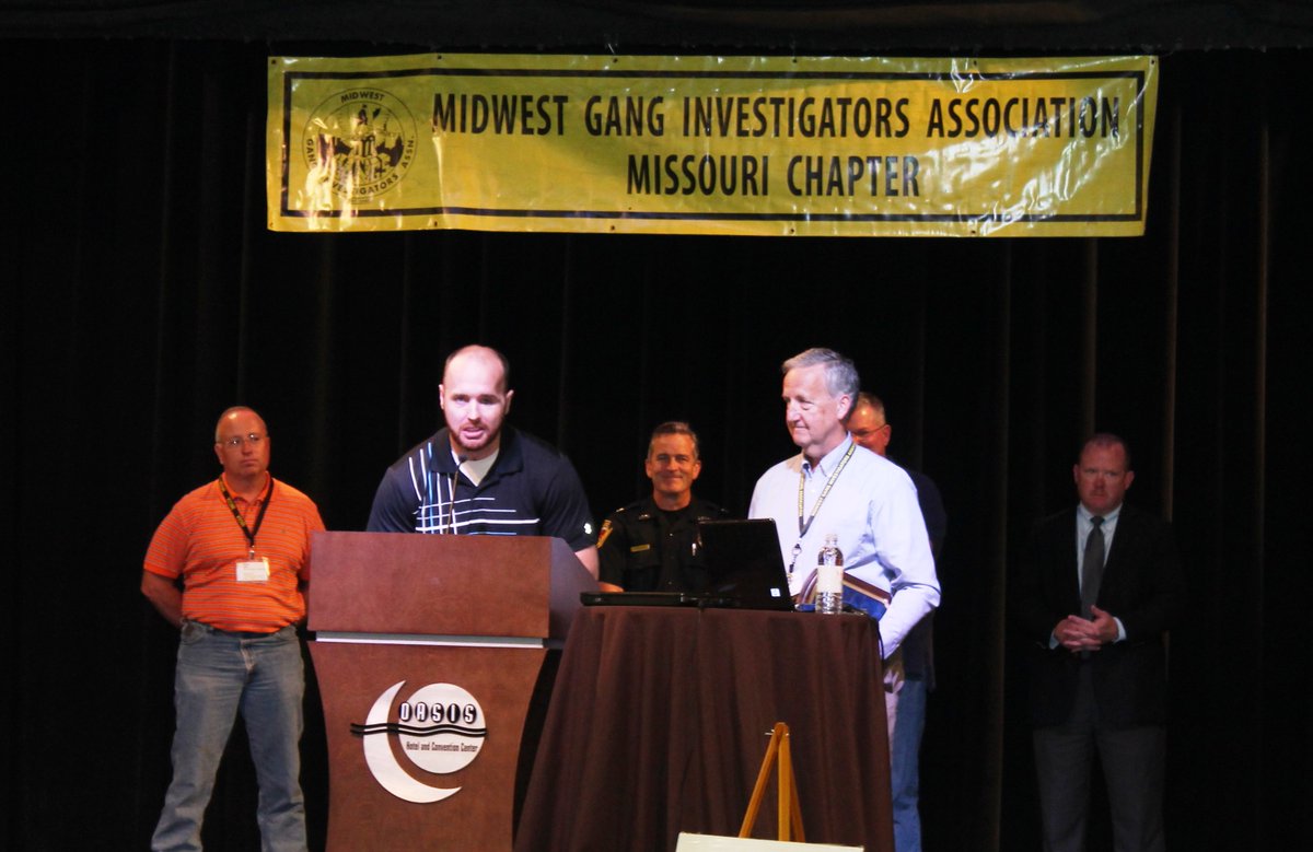 SGFPolice's tweet photo. Ofc Pearson was recently named "Officer of the Year" by the Midwest Gang Investigators Assn! #prayersforPearson https://t.co/LGEiFkE2ZI