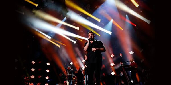 ChrisYoungMusic's tweet photo. The #ImCominOver Tour is heatin' up 🔥🔥– RT this tweet and I just might give you a pair of tickets! https://t.co/leO1at5XNb