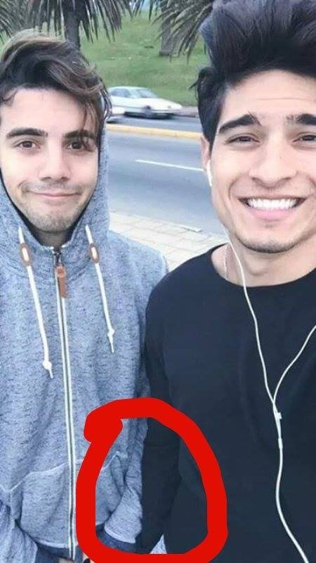 l0uisunicornx's tweet photo. LA MANO DE MATHIAS CHAU
#FathiIsReal @fedevigevani @mathisellanes https://t.co/WBWH85NK7Q
