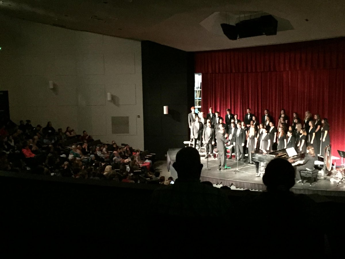 EgreenPride's tweet photo. Thank you EHS Choirs for an entertaining evening! #EgreenPride https://t.co/HRrluHWuXa